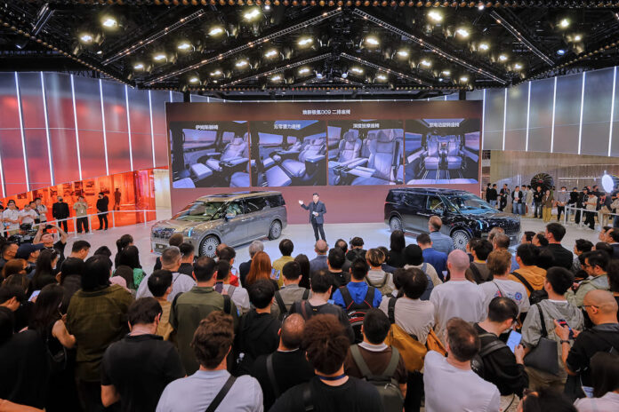 Foto 3. ZEEKR resmi memulai pre-order untuk ZEEKR 009 versi terbaru di Auto China 2026