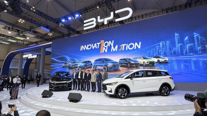 BYD memperkenalkan M6 EV rakitan lokal, dijual mulai Rp395 juta BYD memperkenalkan M6 EV rakitan lokal, dijual mulai Rp395 juta