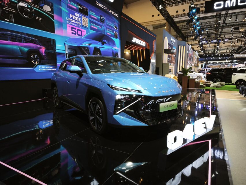 Omoda O4 EV debut global di GIIAS 2026